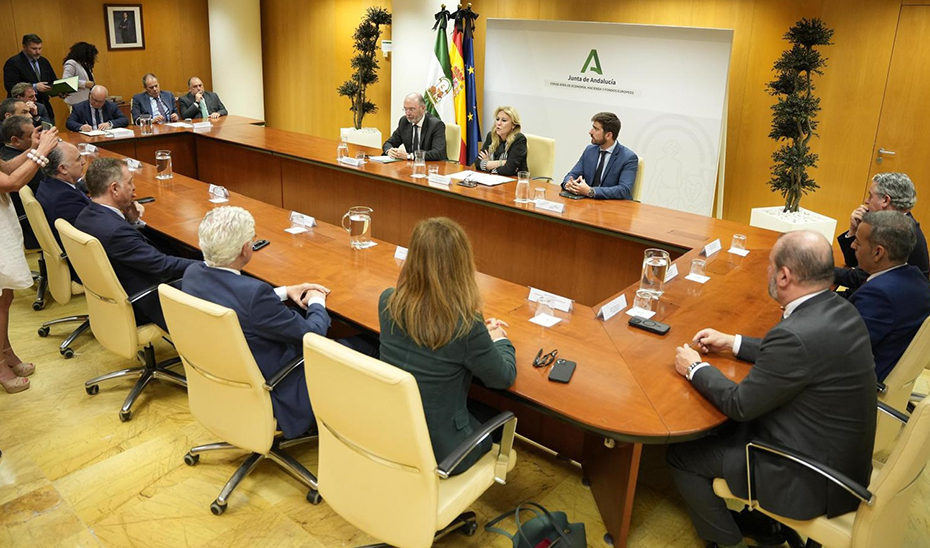 Acuerdo con entidades financieras para facilitar 2.260 millones a las empresas exportadoras