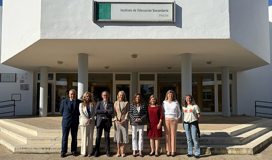 Salud reparte más de mil kilos de aperitivos saludables en cinco institutos de Secundaria