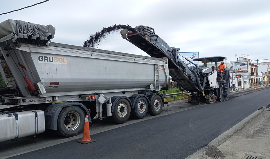 El Gobierno andaluz invierte dos millones en la mejora de firmes en las carreteras de Huelva