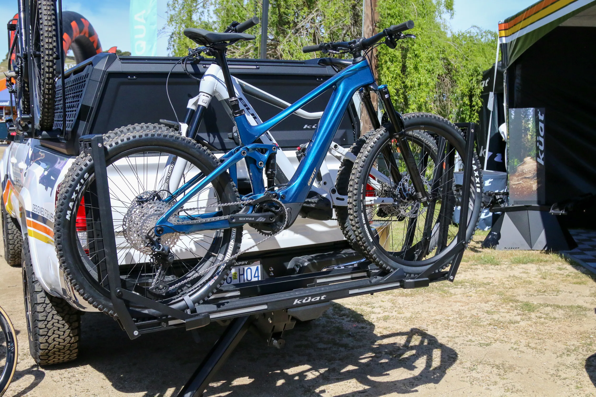 El bastidor de bicicleta E de iones de pistón Kuat aumenta la capacidad de peso para bicicletas pesadas, todo el uso y uso de RV