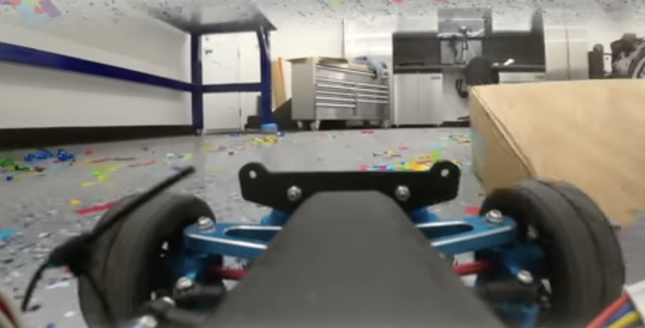 Uso de una plataforma de carreras SIM con un auto RC real