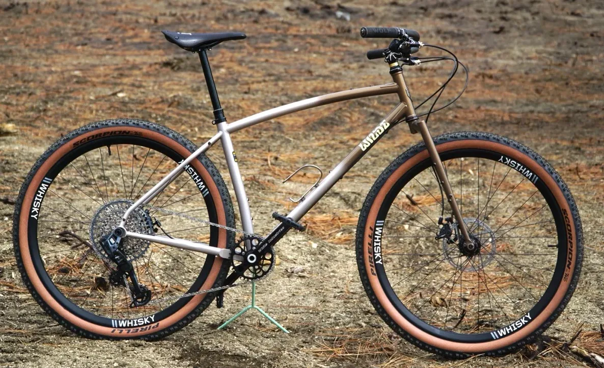 Revisión actualizada de Bikes Wilde Bikes: una bicicleta versátil con un viaje sublime