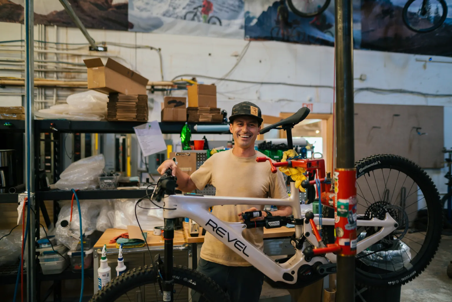 ¡Revel Bikes está de vuelta! El fundador Adam Miller rescata la marca querida de la caída de capital privado