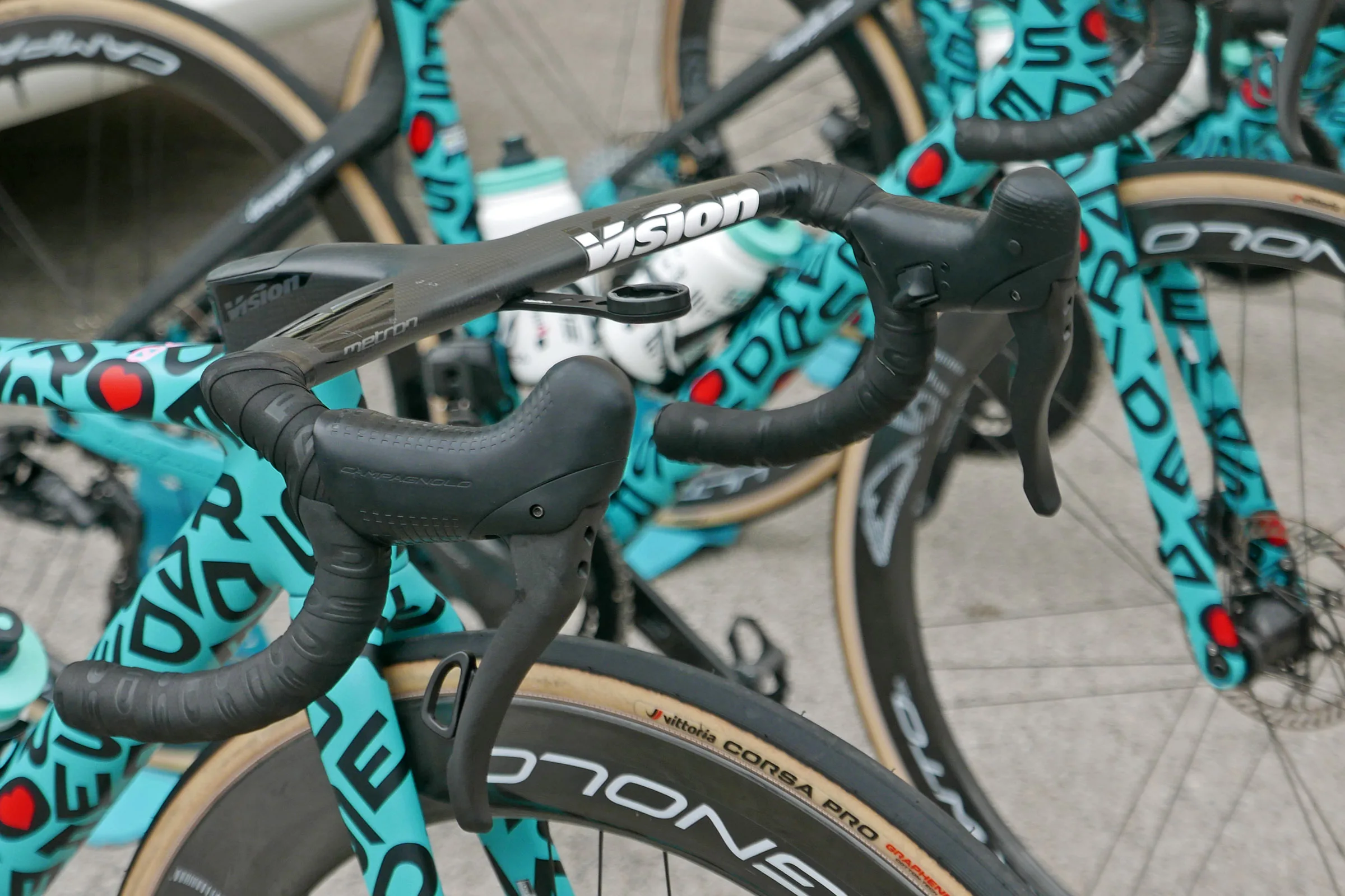La icónica palanca de cambios de pulgar Campy está de vuelta: Campagnolo 13sp adelgaza al Giro
