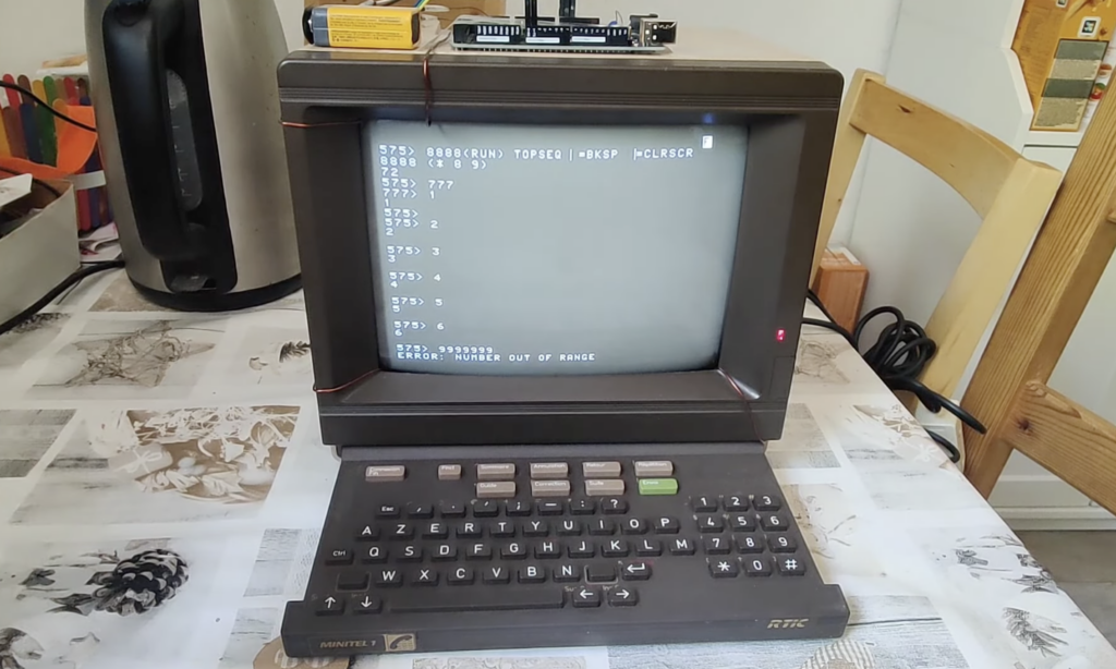 La terminal de minitel francés se convierte en una estación de trabajo de IA particular
