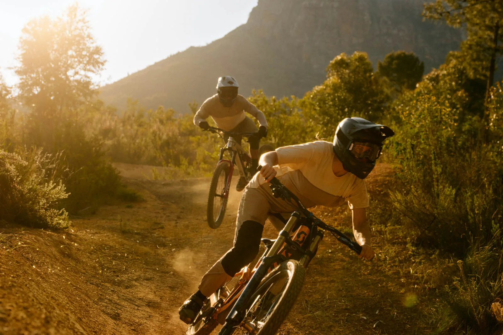 Peak Performance presenta un nuevo equipo MTB discreto de rendimiento para 2025