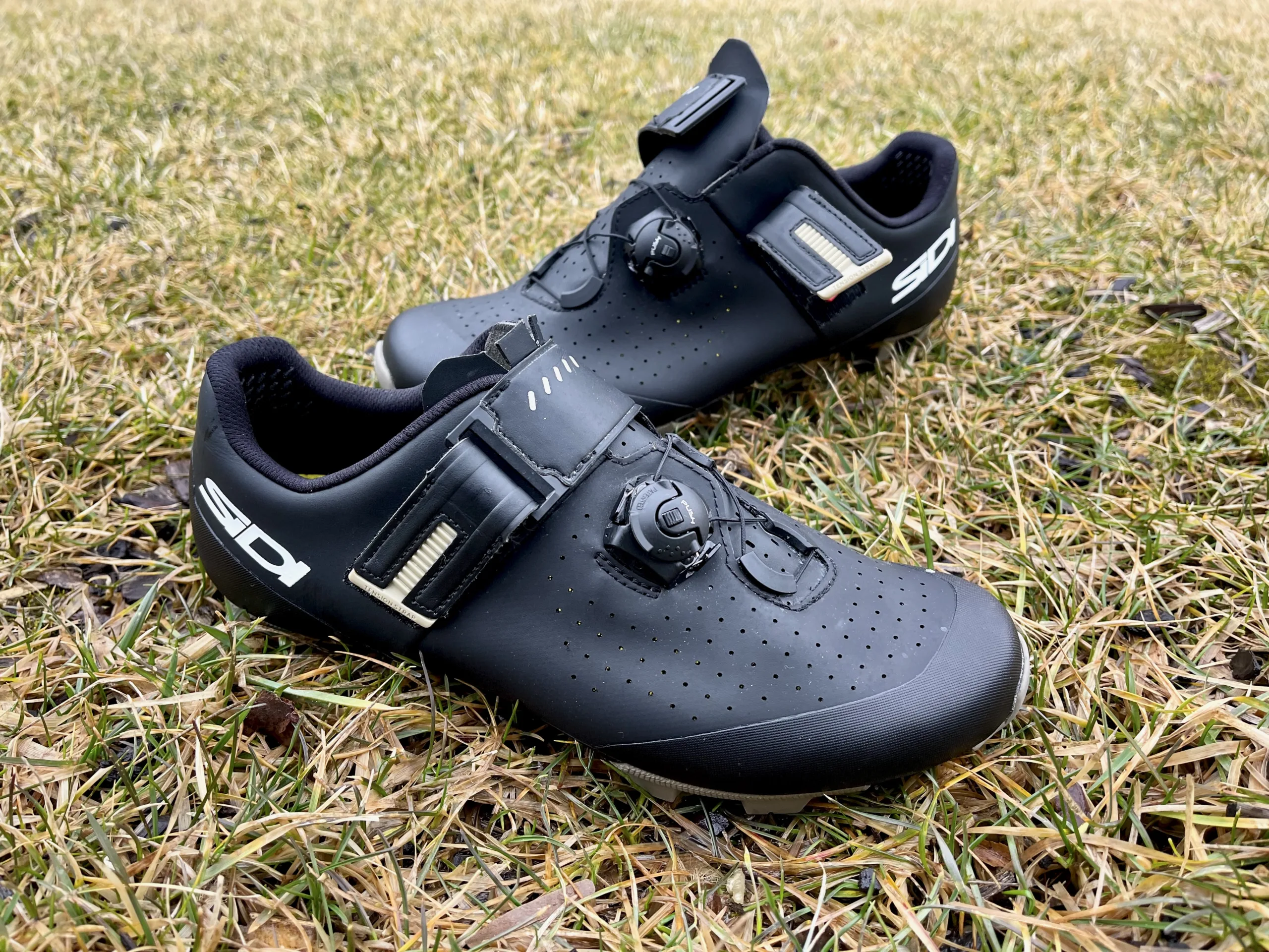 Sidi Physis XC Shoe Review: una marca clásica reinicia para el piloto moderno