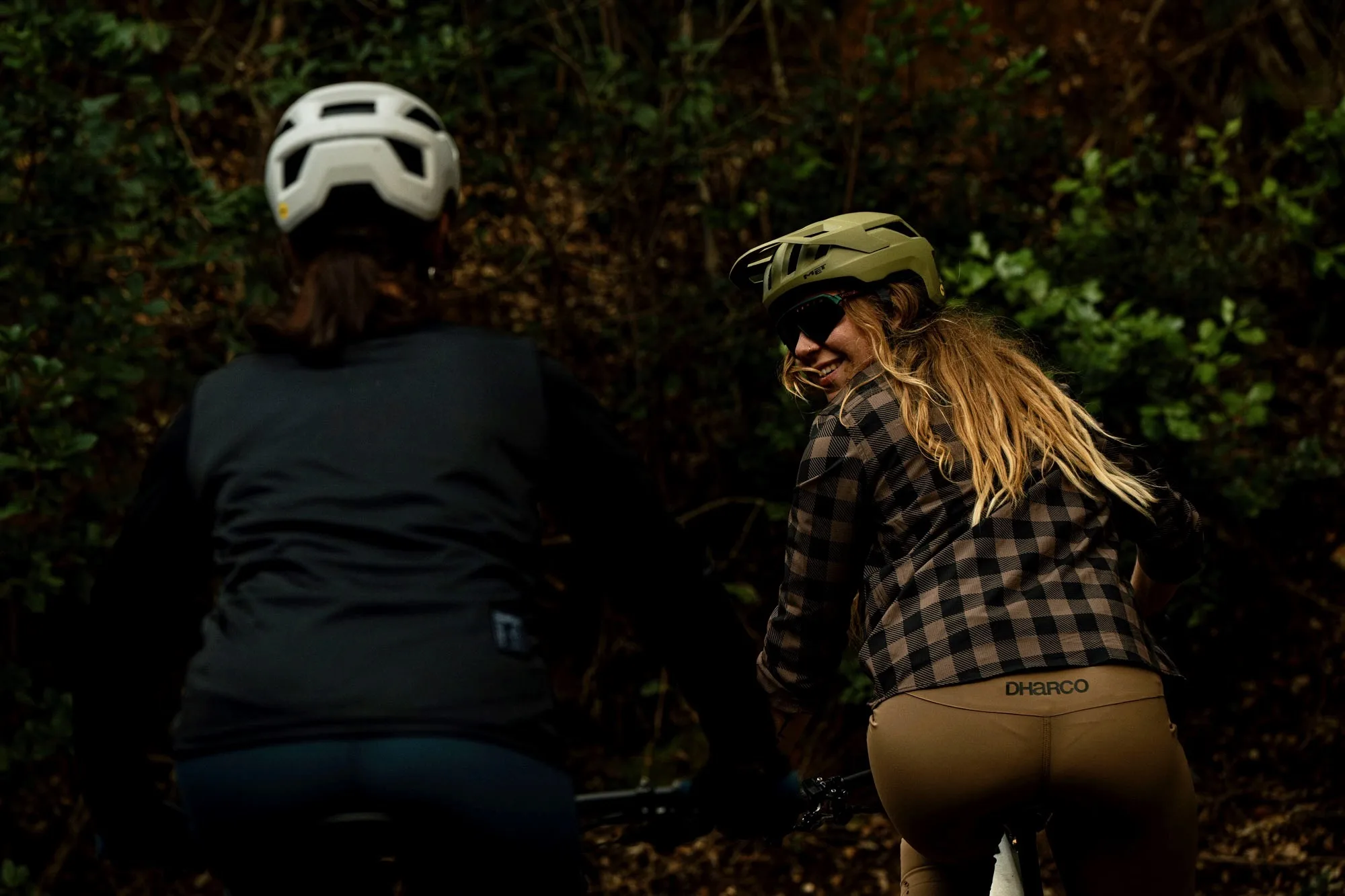 New Met Shelter MIPS MTB Helmet es un refugio asequible para su cabeza