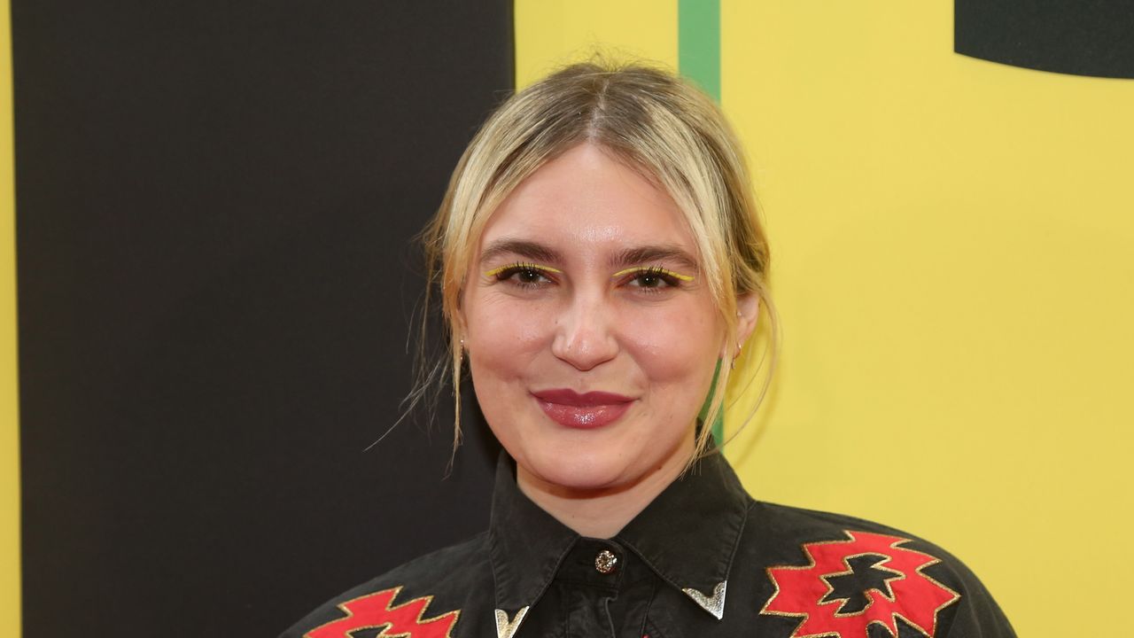 La hija de Tim McGraw y Faith Hill, Gracie, le gustaría recordarle que ella es orgullosamente bi