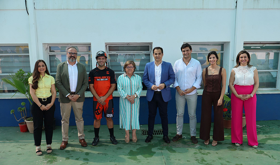 El campeón mundial de Bike Trial, Pablo Adame, acerca los valores del deporte a menores infractores