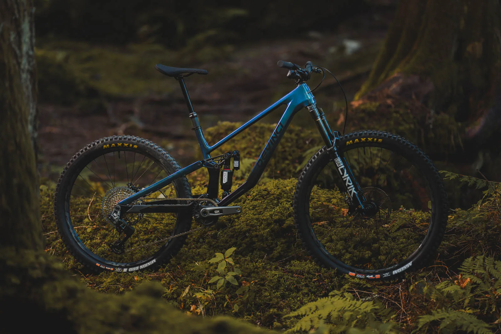 Troy Carbon actualizado de Devinci obtiene un marco más elegante, geometría y suspensión más agresivas