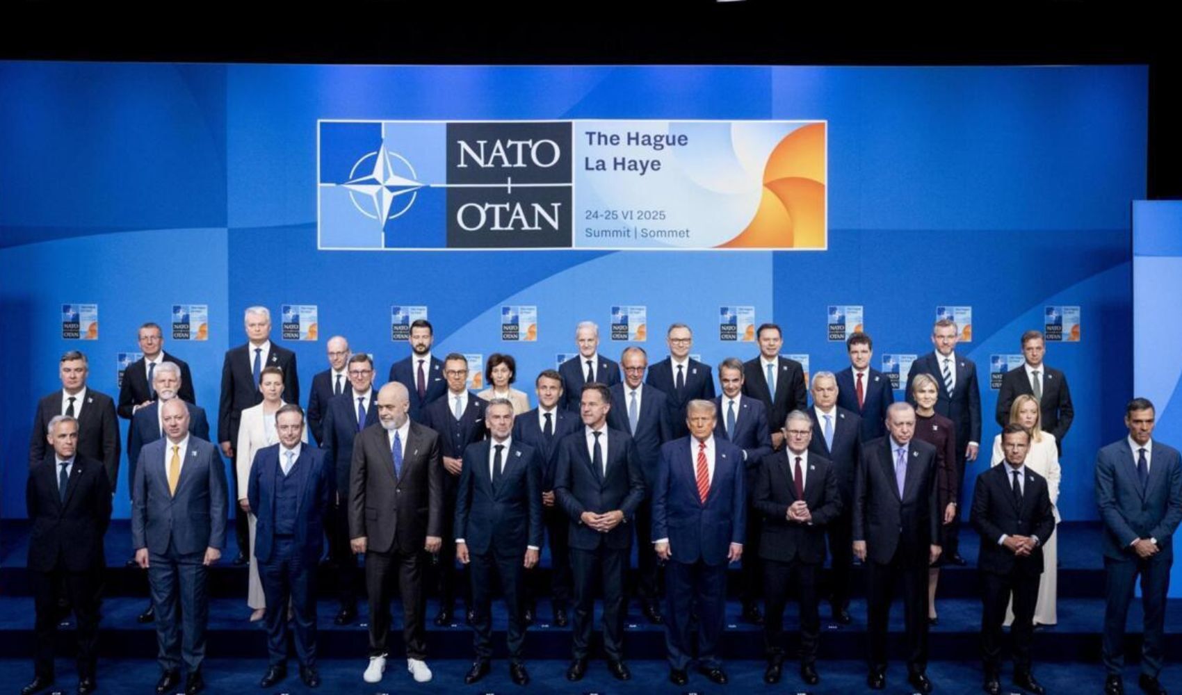 NATO într -o adunare de idioți care plătesc pleitesy unui tip despotic
 – Știri din Spania
