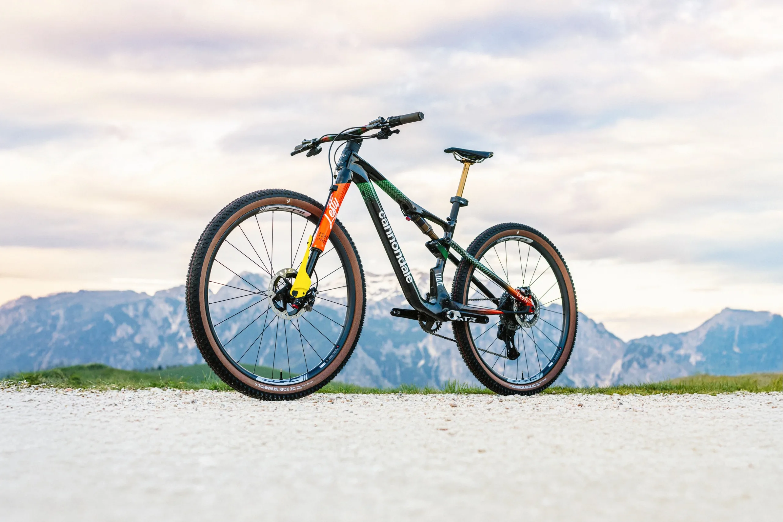 Cannondale anuncia Scalpel Lab71 CFR Team Edition con nuevo XTR DI2
