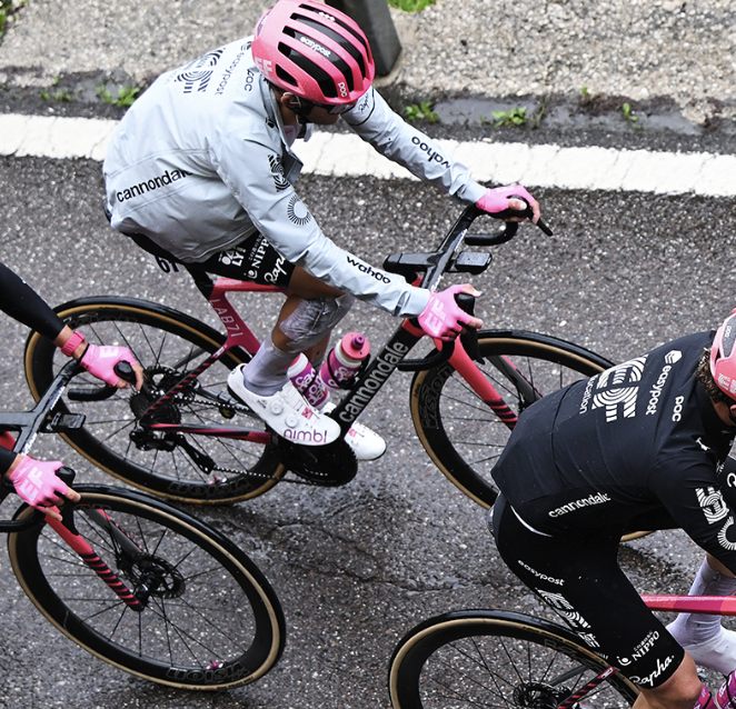 Rapha presenta la edición limitada EF Pro Cycling Gore-Tex Rain Jacket