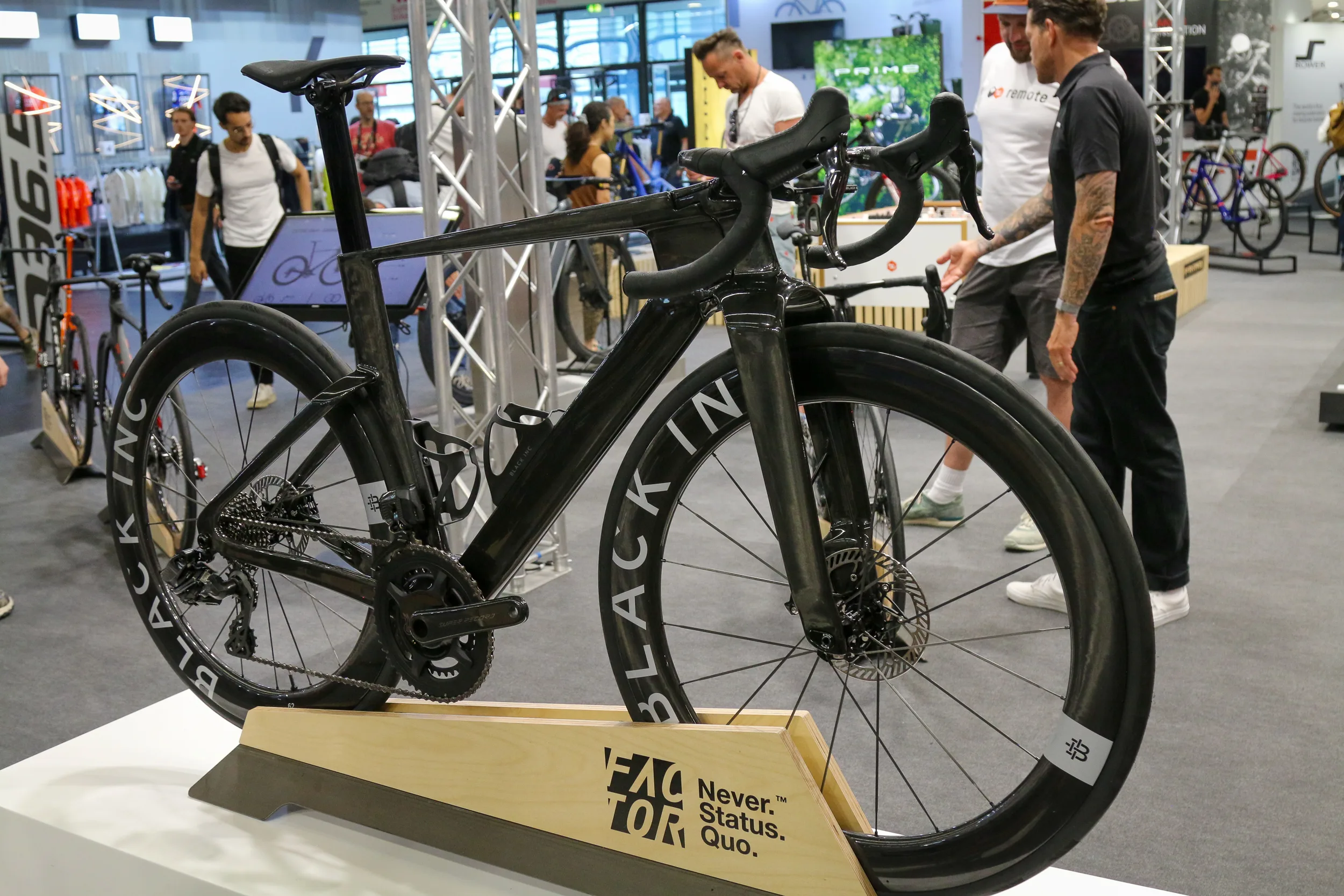 Eurobike First Look: Factores UCI Regla que superan a Aero Road Bike