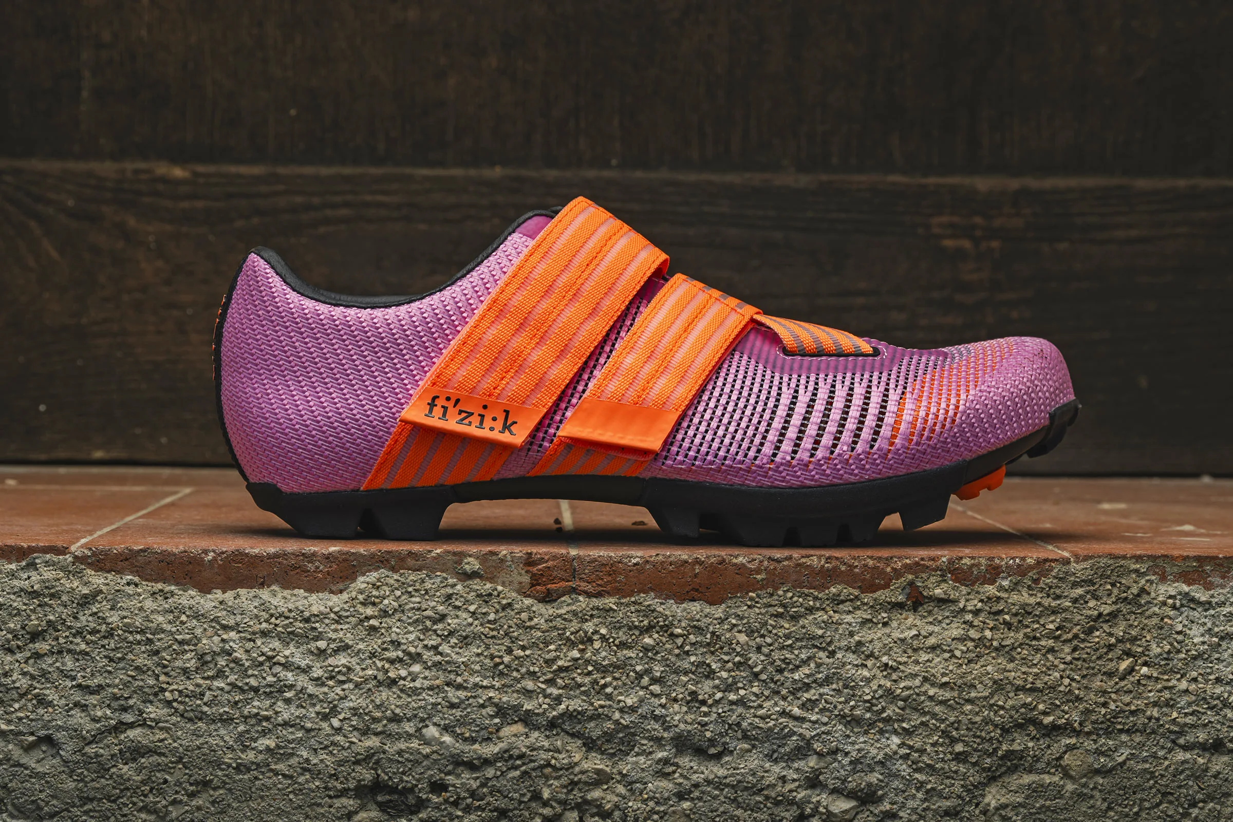 Fizik Powerstrap Aeroweave X se va fuera de carretera con zapatos de grava ultraligeros