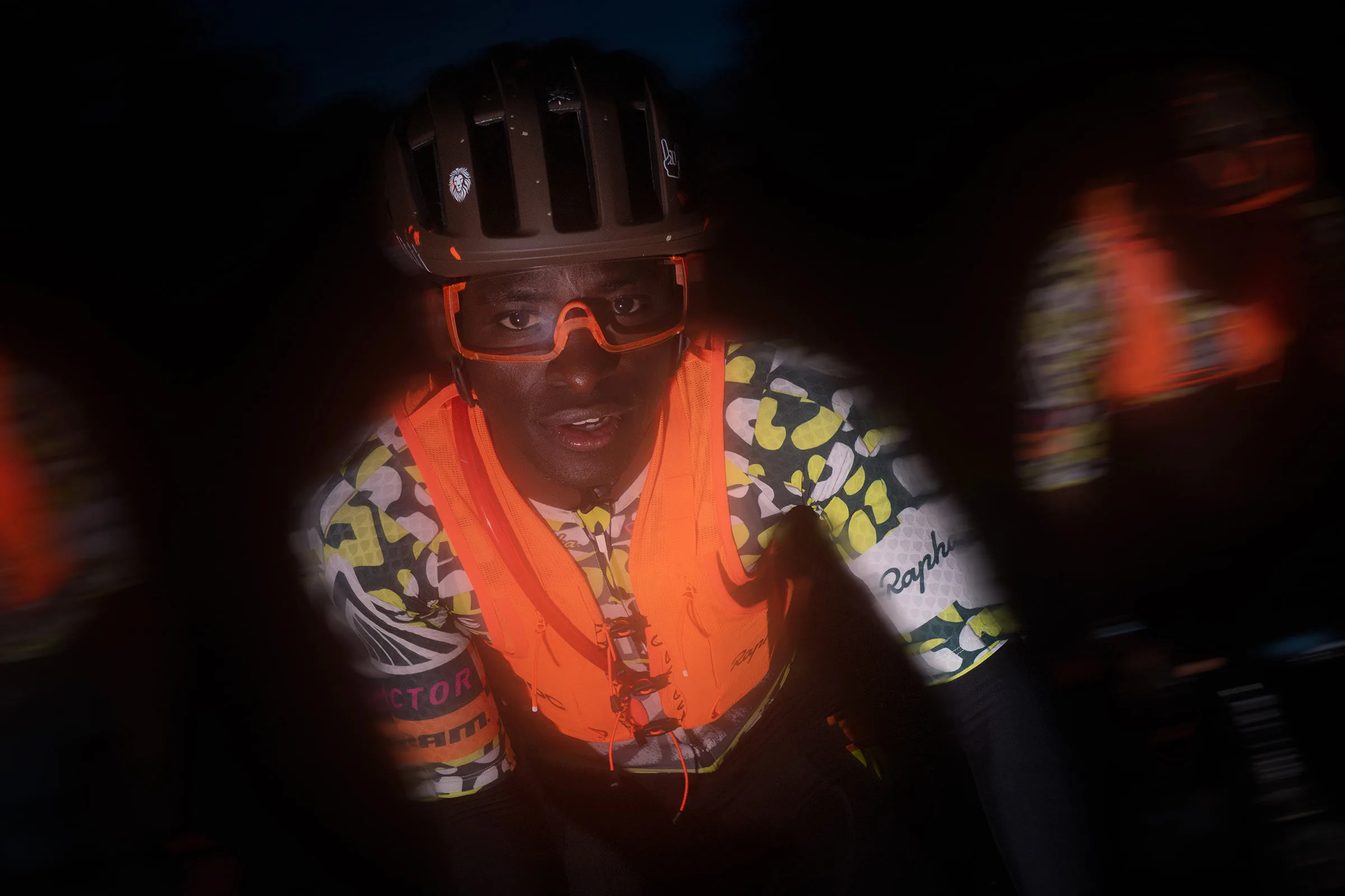 POC X Amani Collab Debuts Hi-Viz Ultra Vest, además de Cytal Aero Helmet de edición limitada