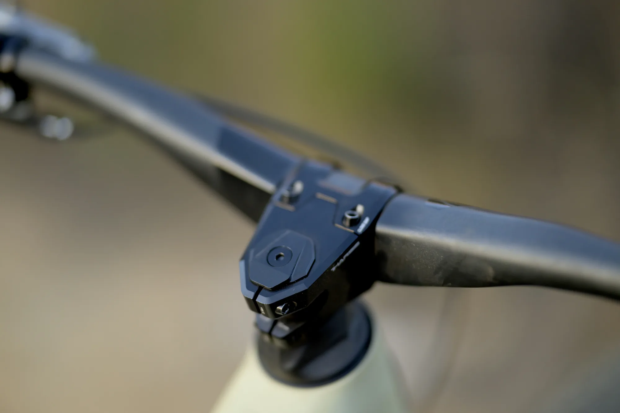 PRO lanza el nuevo manillar de Tharsis Evo para las cabinas MTB integradas de dos piezas