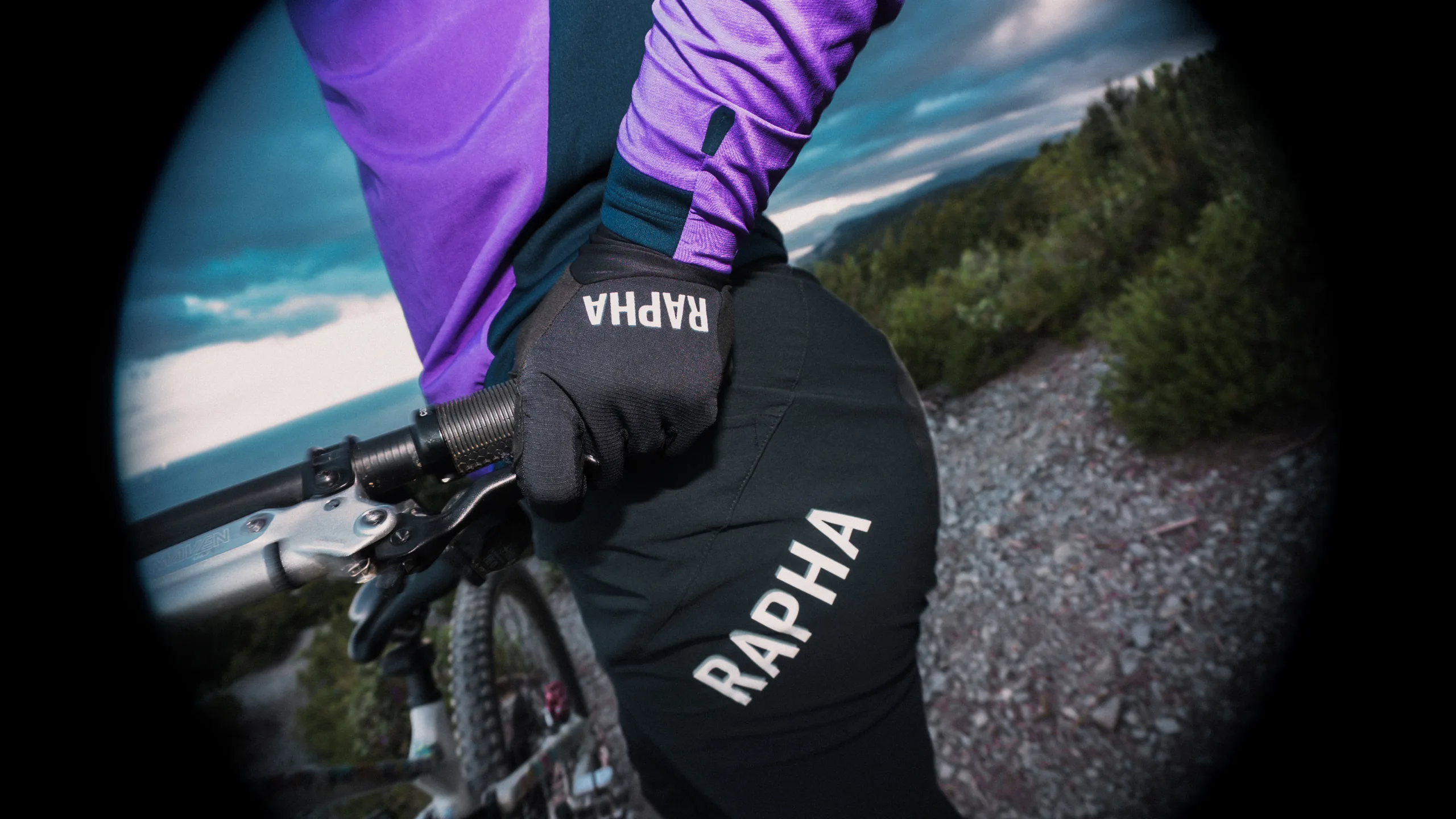 Rapha Goes Gravity With Trail Finale: su primera colección MTB enfocada en gravedad