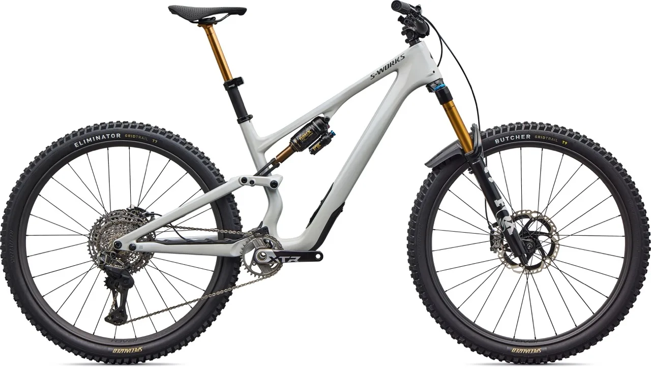 Especializado mata el Stumpjumper estándar: ingrese el stumpjumper 15 Evo