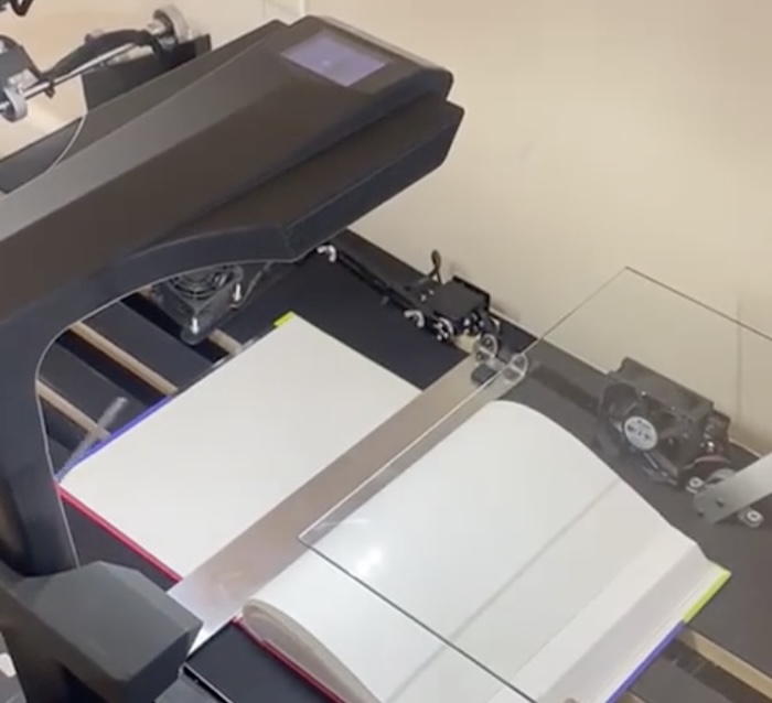 Esta máquina analiza automáticamente los libros de cobertura de cobertura