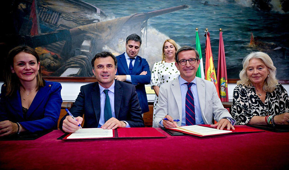 La Junta y el Ayuntamiento de Cádiz se alían para fortalecer las capacidades de la industria auxiliar naval