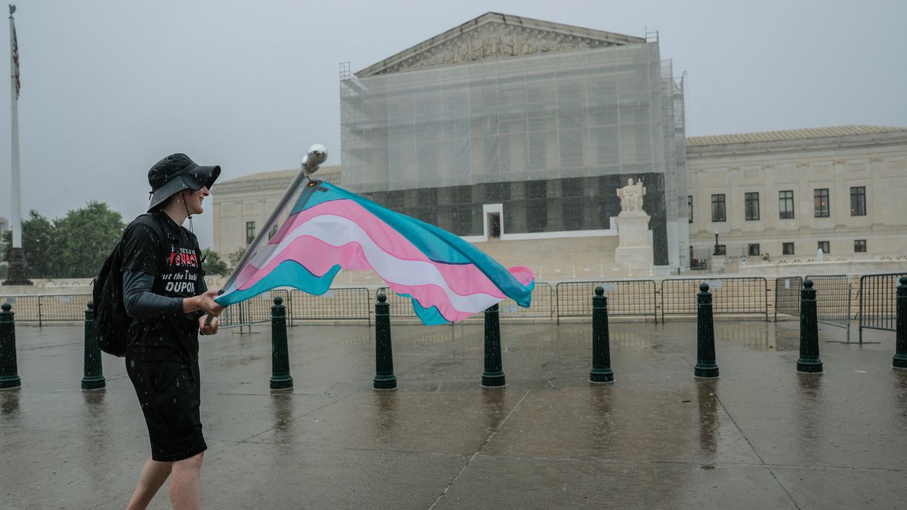 La Corte Suprema revisará dos casos en prohibiciones de atletas de estudiantes trans
