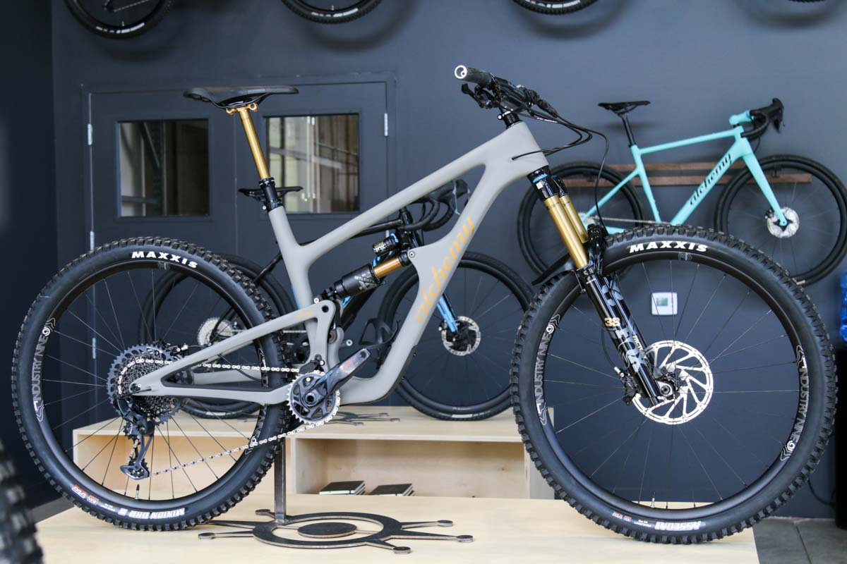 ¿Quieres tener una marca de bicicletas? Alchemy Bikes está a la venta!