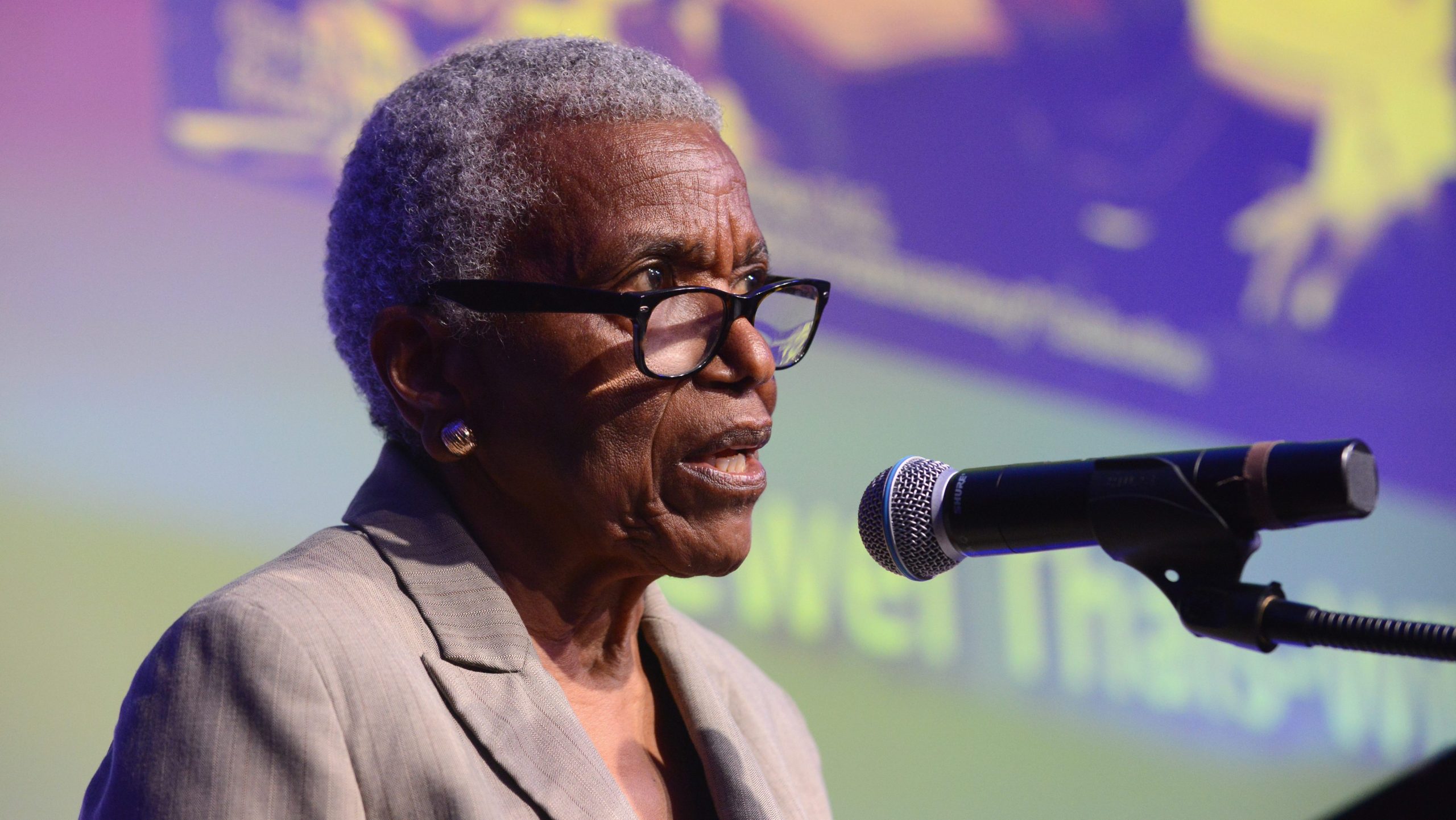 Activista del SIDA y Pioneer de Disco Jewel Thais-Williams muere de 86 años