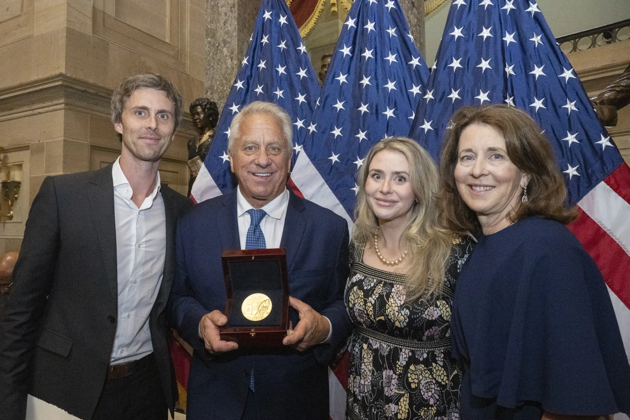 Mira: Greg Lemond otorgó la medalla de oro del Congreso