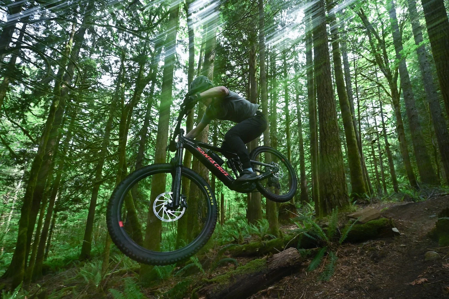 Santa Cruz lanza versiones Al “más accesibles” de su popular Vala EMTB.
