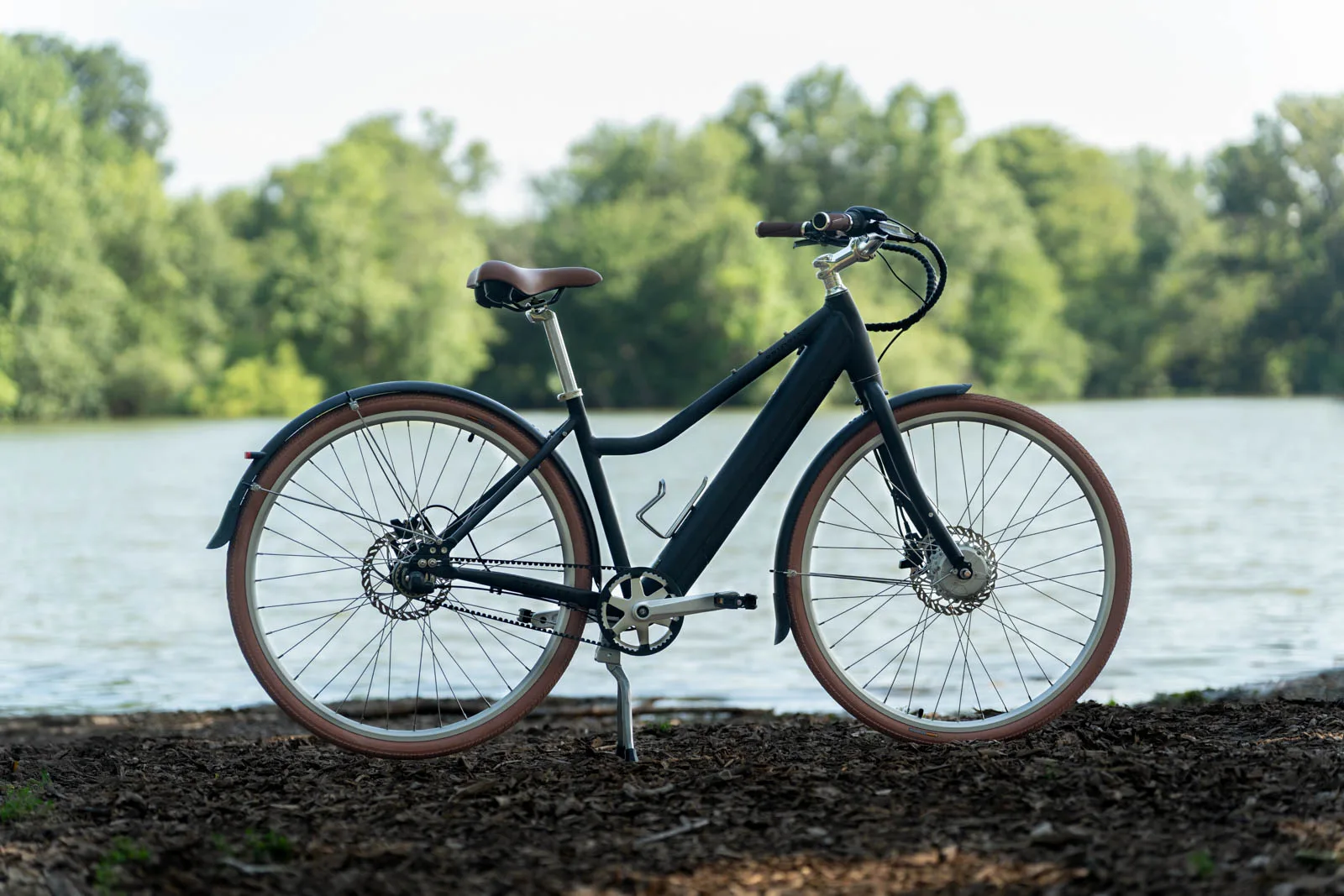 El nuevo Glide Ebike de las bicicletas prioritarias ofrece cruceros simples y asistidos por mantenimiento de bajo mantenimiento