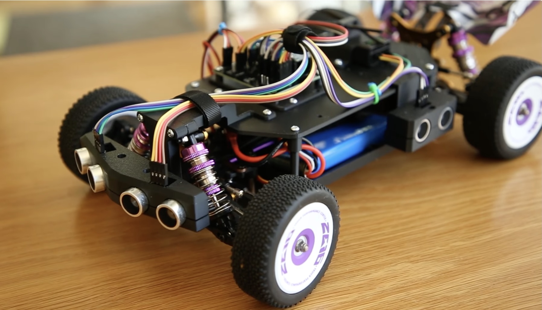 Este sistema automático de frenado de emergencia protege los automóviles RC