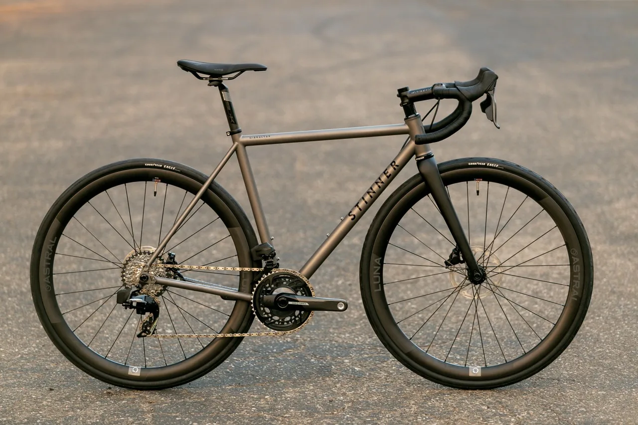 Stinner Frameworks agrega un nuevo podio de Gibraltar y Select Stock Steel & Ti Road Bikes