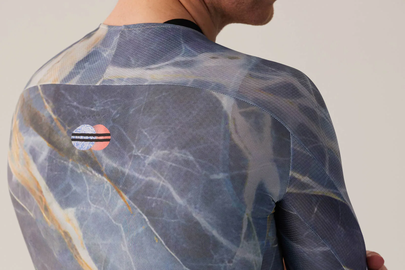 Velocio emite camisetas HTSQD de edición especial para grava y MTB (Skinsuit no incluido)