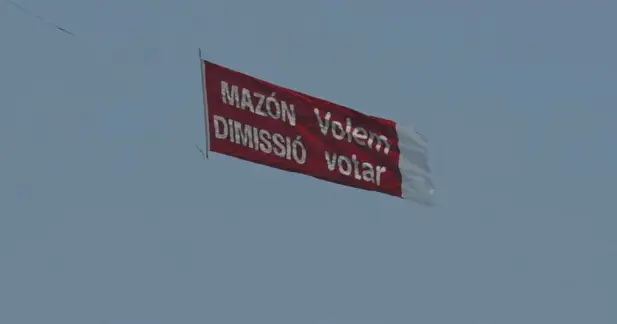 PSPV-PSOE lansează o campanie de vară împotriva lui Mazón cu un avion care zboară peste plajele comunității Valencian
 – Știri din Valencia