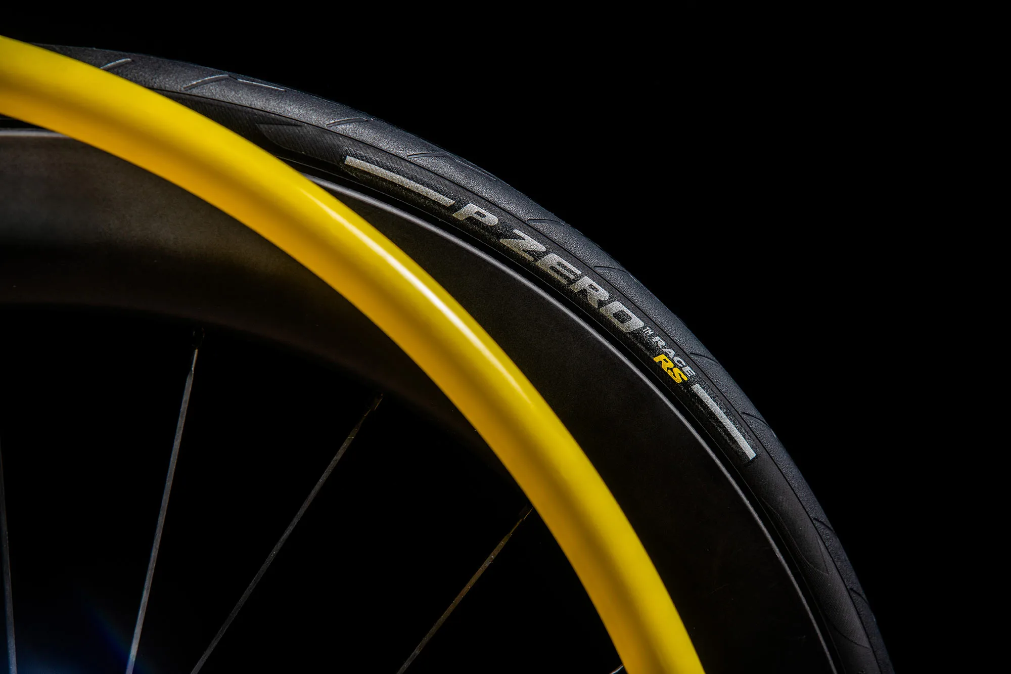 Los nuevos tubos de Pirelli Smartube RS son rápidos como sin cámara pero más ligeros