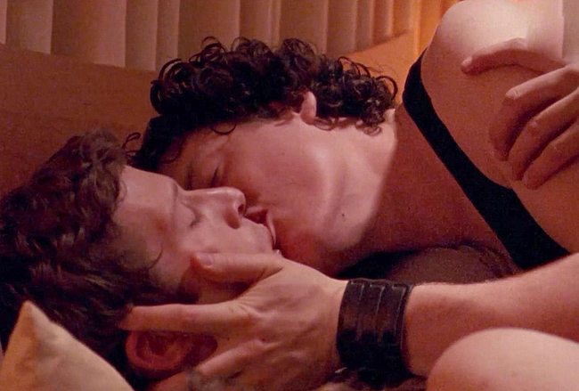 Zach Gilford expuso y calientes escenas de sexo gay en Dare