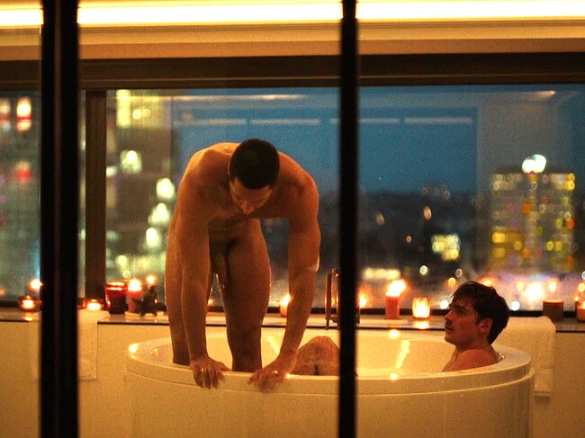 Tarikh Janssen muestra el pene desnudo y el sexo gay en Oh, Otto!