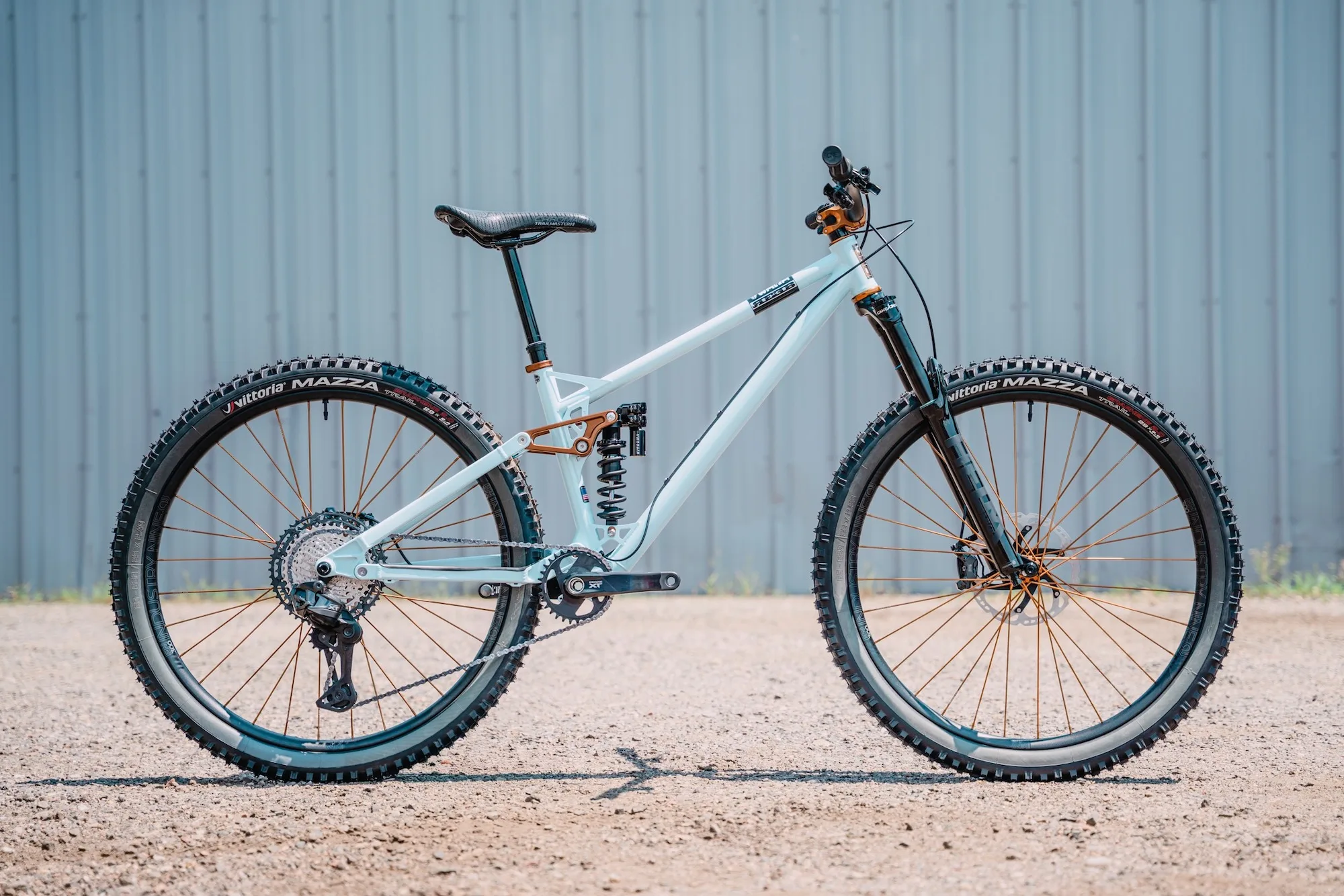 Reeb Cycles y Industry Nine se unen para bicicletas de proyectos de bronce de edición limitada