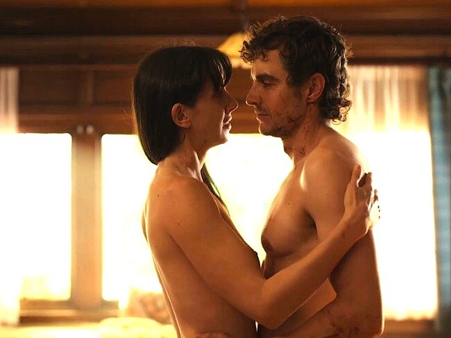 Dave Franco mostrando su polla erecta durante el sexo en juntos